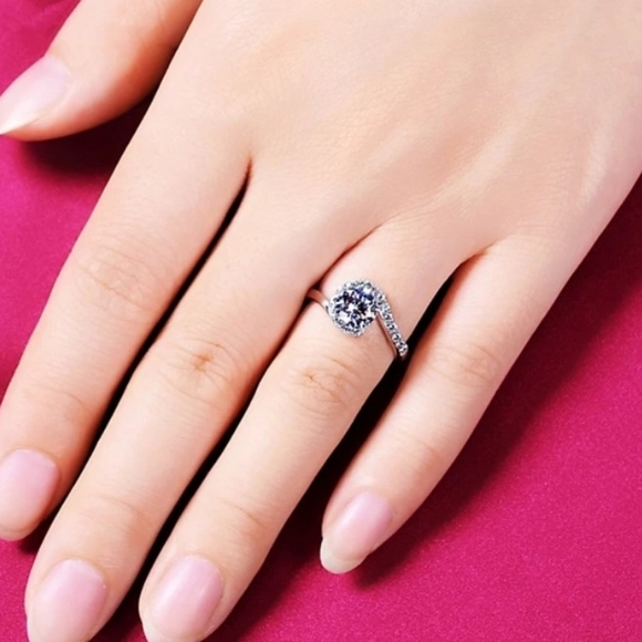 🎀925 Silver White Sapphire Spiral Ring - Picture 2 of 7